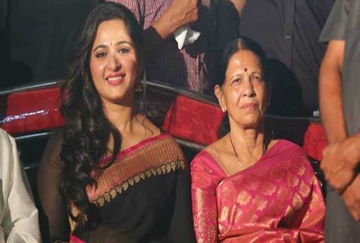 Beautiful Mothers of South Indian Actresses Kajal Aggarwal Tamannaah Bhatia Anushka Shetty Pooja Hegde Hansika Motwani Taapsee Pannu