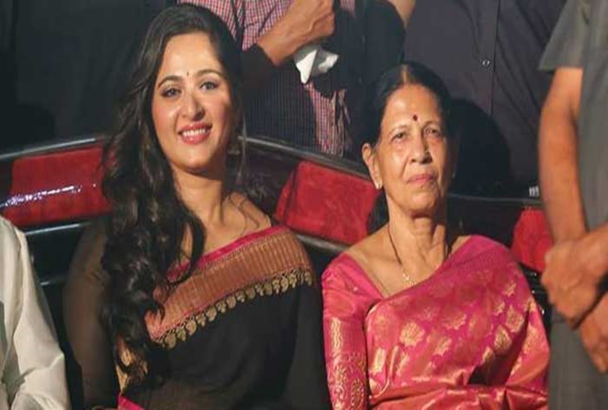 Beautiful Mothers of South Indian Actresses Kajal Aggarwal Tamannaah Bhatia Anushka Shetty Pooja Hegde Hansika Motwani Taapsee Pannu
