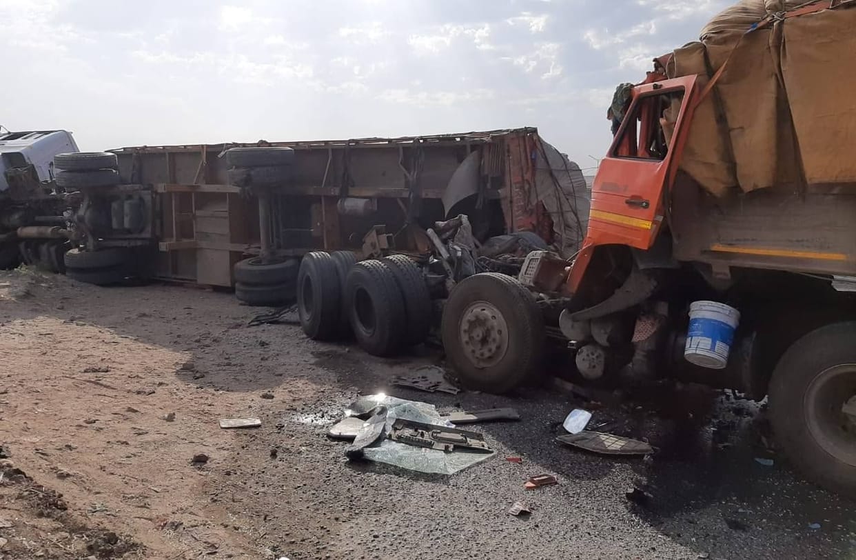 Accident : Two tralla's collision, two death and one injured.