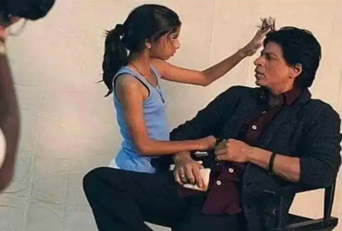 Throwback: Suhana Khan Adjusting Shah rukh Khan Hair See Pic