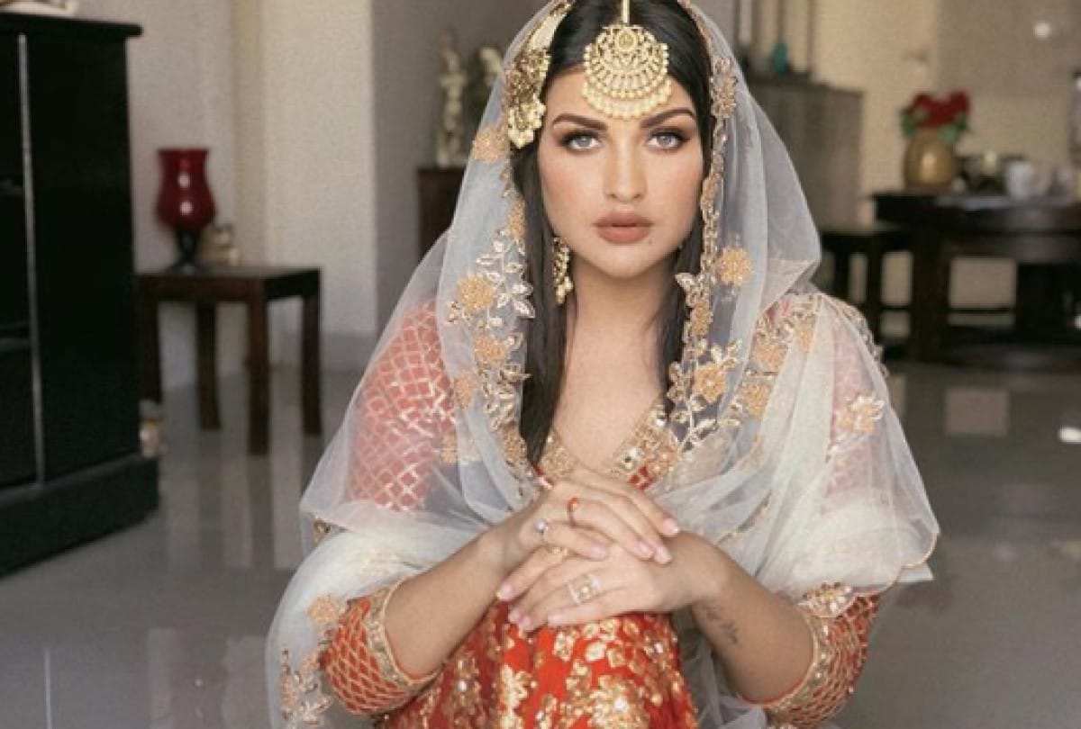 Bigg Boss ex contestant Himanshi Khurana tests positive for coronavirus during farmers protest