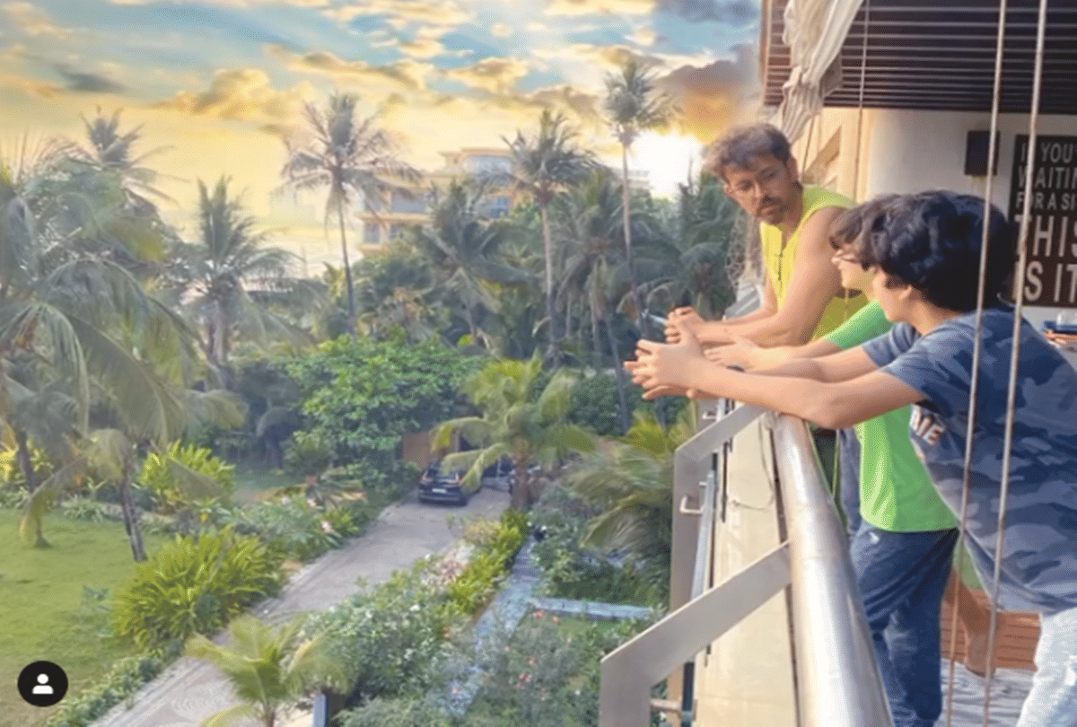 Hrithik Roshan remembers Krrish when fan asked question about Smoking cigarette in front of Hrehaan Hridhaan