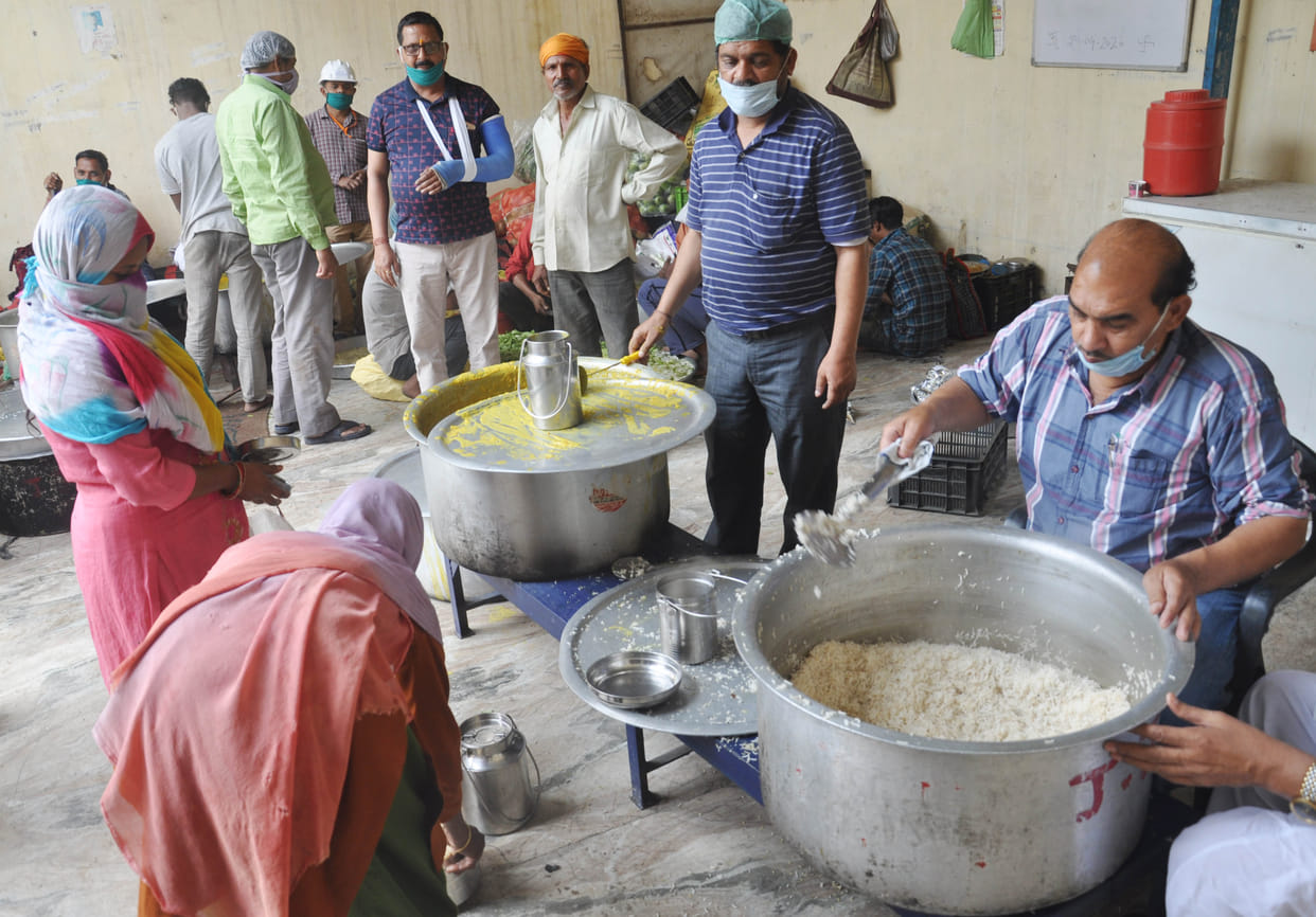 Arrangement for food with public support