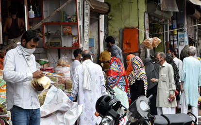 Confused since early morning in Prayagraj, Khadera police arrived to open the store