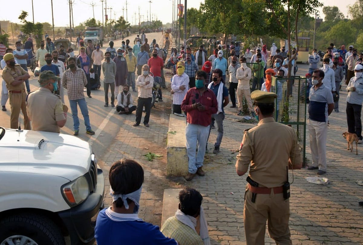People protest against creating quarantine center in the township of Prayagraj, uproar