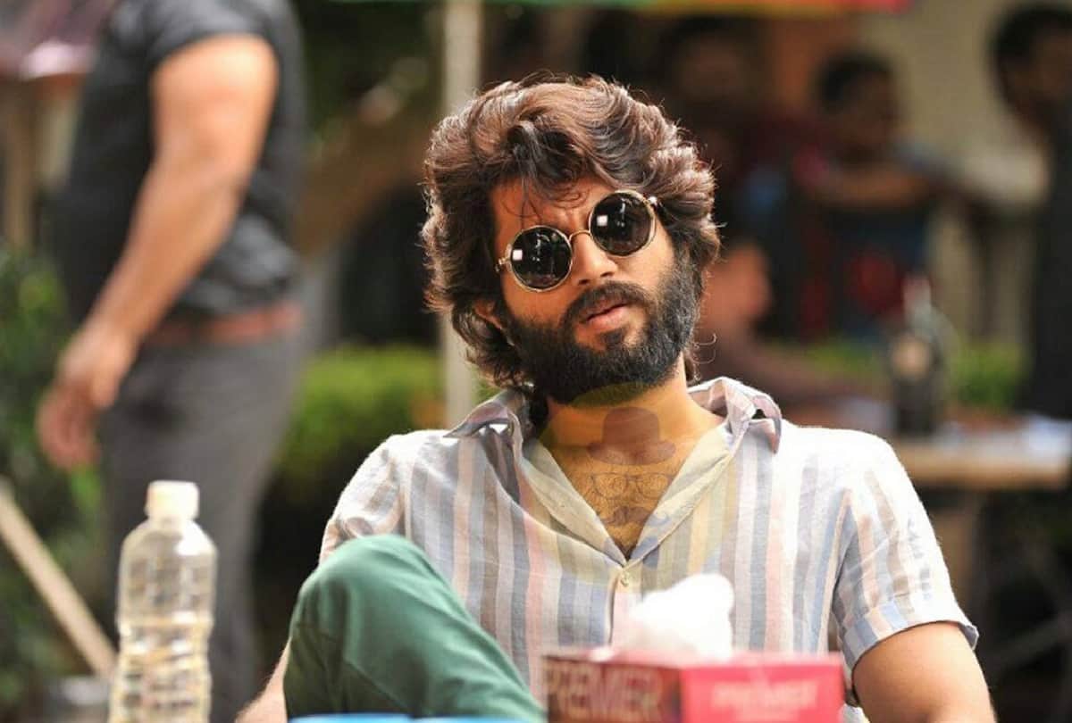 Coronavirus outbreak Vijay Deverakonda announced fund to help   those affected by Covid-19 pandemic in Rs 1.30 crore