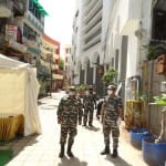 निजामुद्दीन मरकज के बाहर ड्यूटी पर सीआरपीएफ के जवान।
