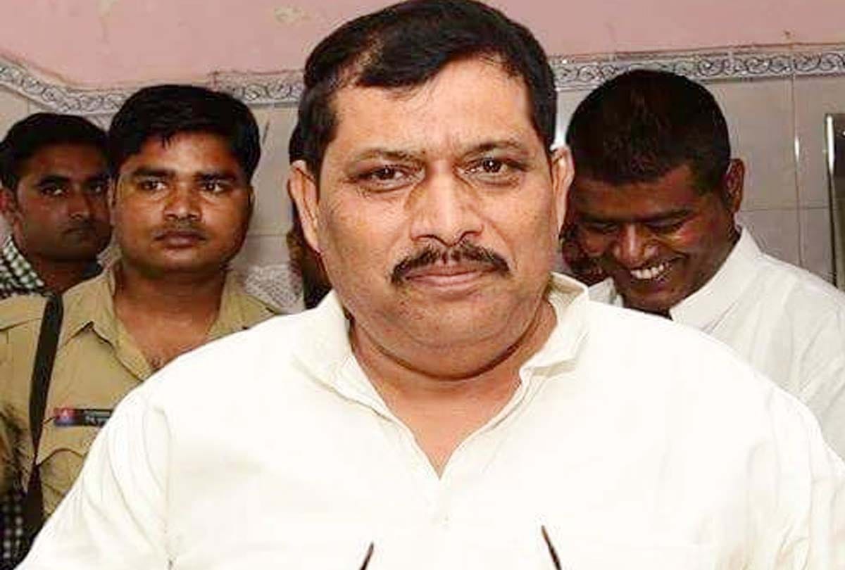 BJP MLA gave 25 lakh rupees to deal with Corona crisis, demand back