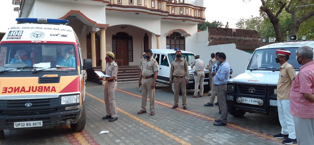 Quarantine family living in Mau on receiving a case study of Corona positive soldier in Varanasi
