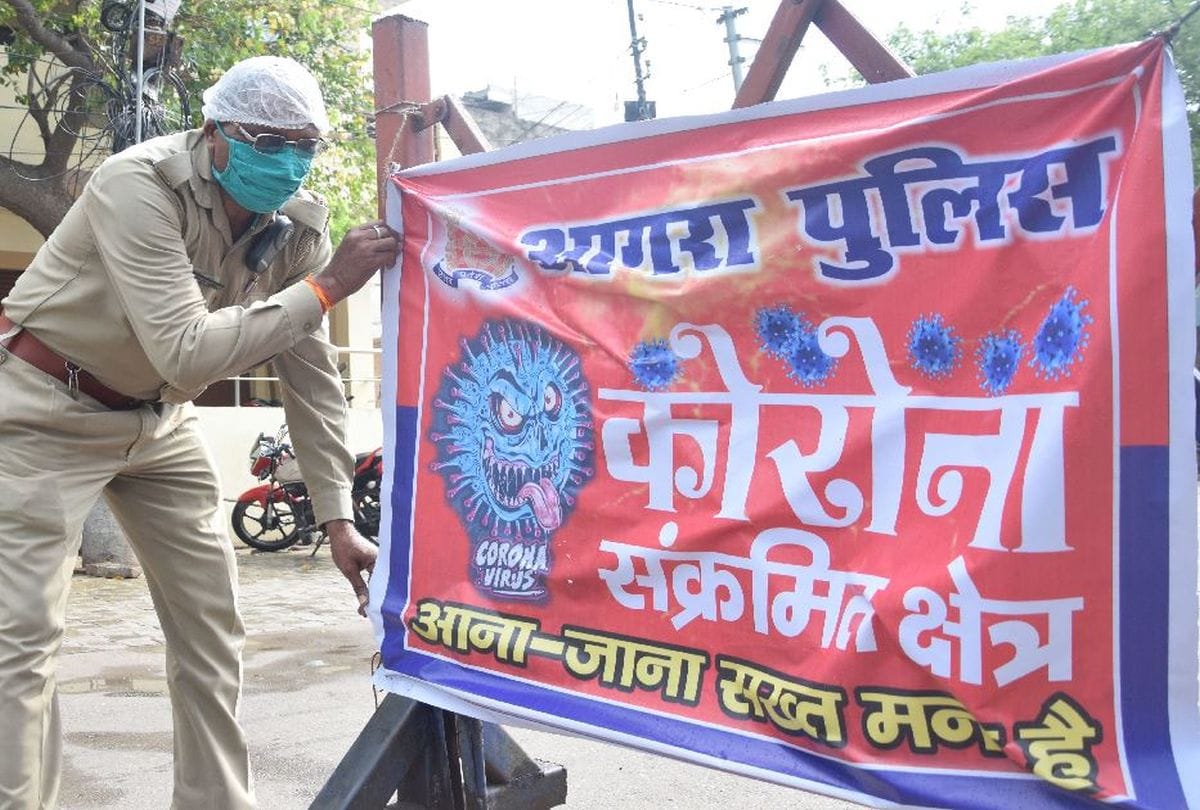 police doing yoga exercise for fight against coronavirus in agra