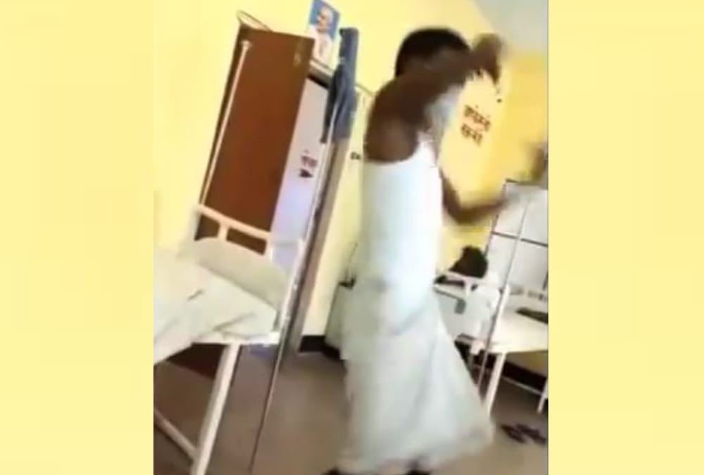A corona positive patient started dancing to stay away from fear in Bahraich.