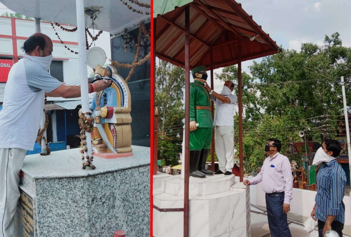 Chairman Put Mask on statue of Great men for corona Aware in kushinagar