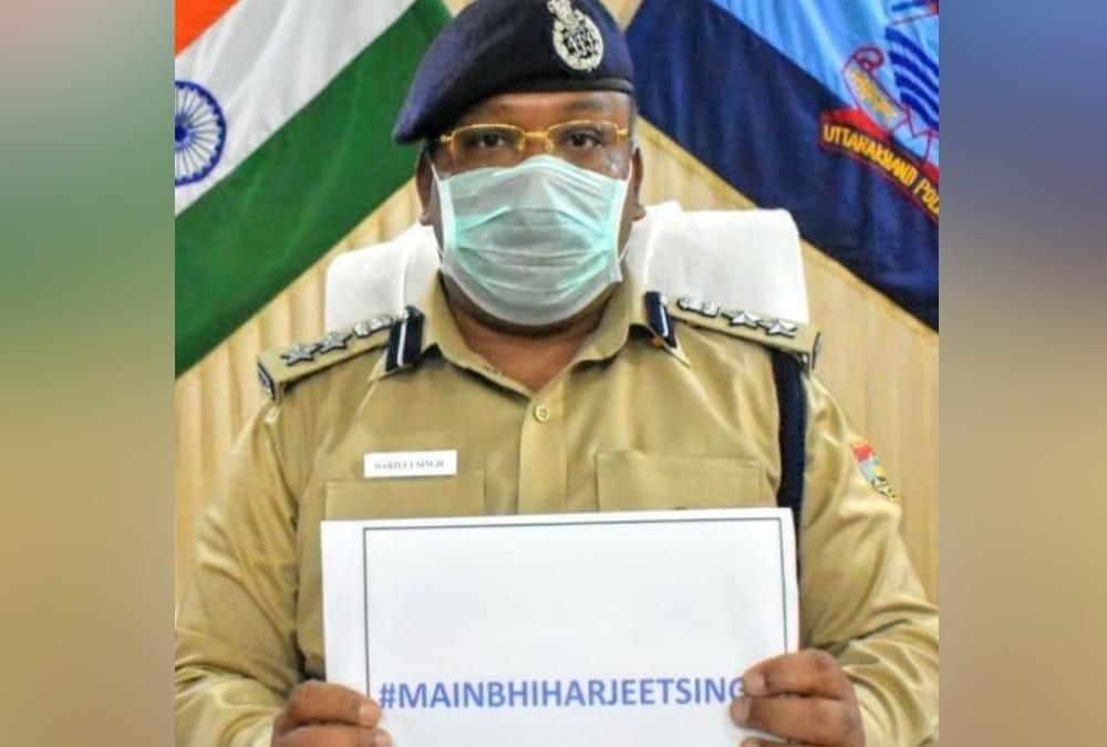 Lockdown in uttarakhand: haridwar police support Punjab Police Officer Harjeet Singh with posters
