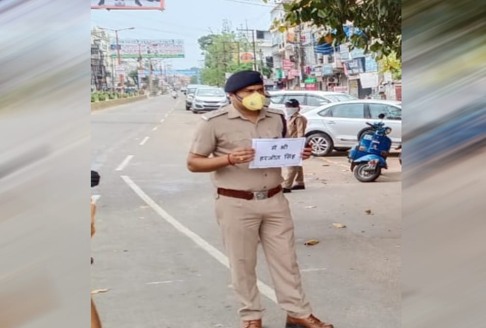 Lockdown in uttarakhand: haridwar police support Punjab Police Officer Harjeet Singh with posters