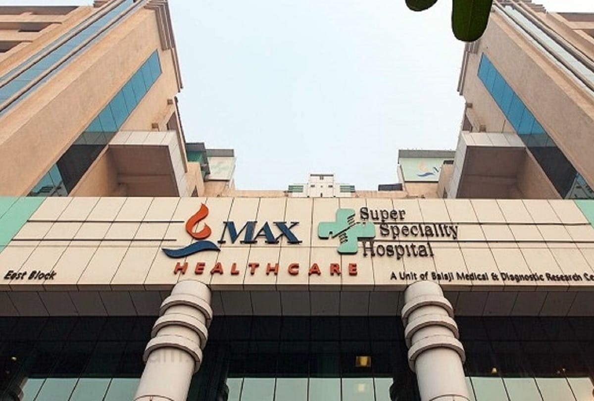patient family create furor when max hospital kaushambi deny kin to meet patient