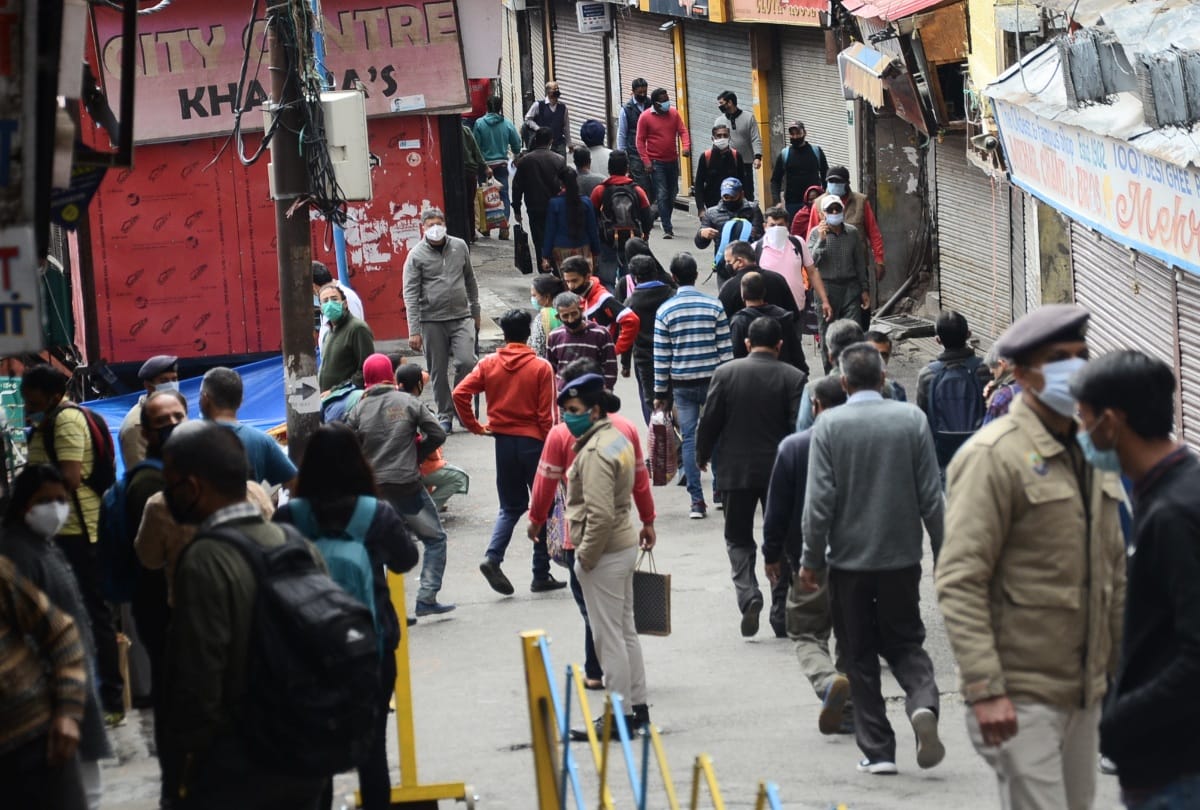 Curfew himachal: all shops opened in urban areas, rules fluttered