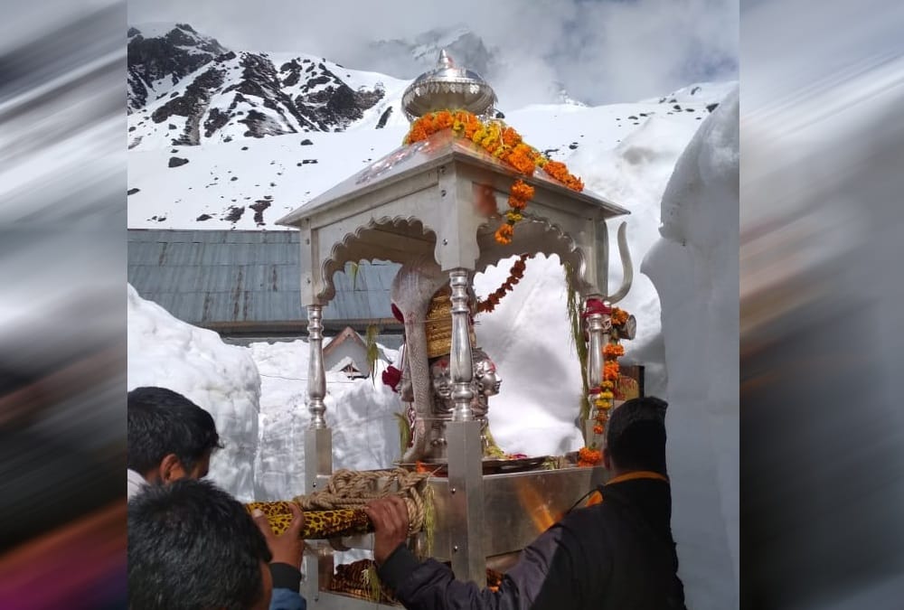 Char dham yatra 2020:  Kedarnath Temple being decorated as its Doors will open Tomorrow, Photos