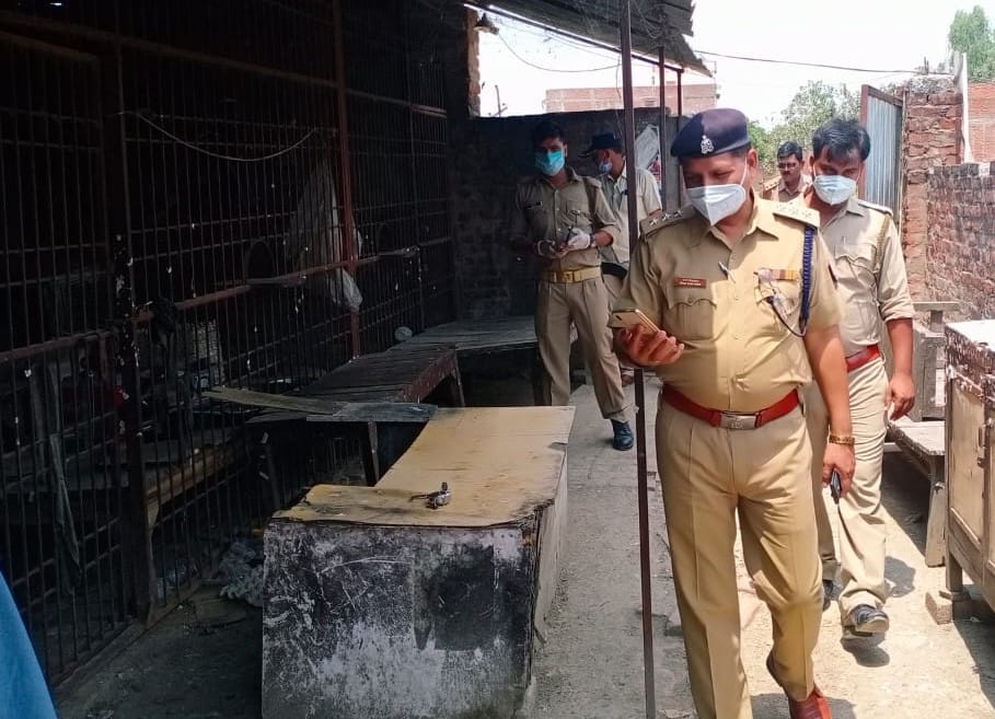 12 liquor shops sealed, show cause notice issued