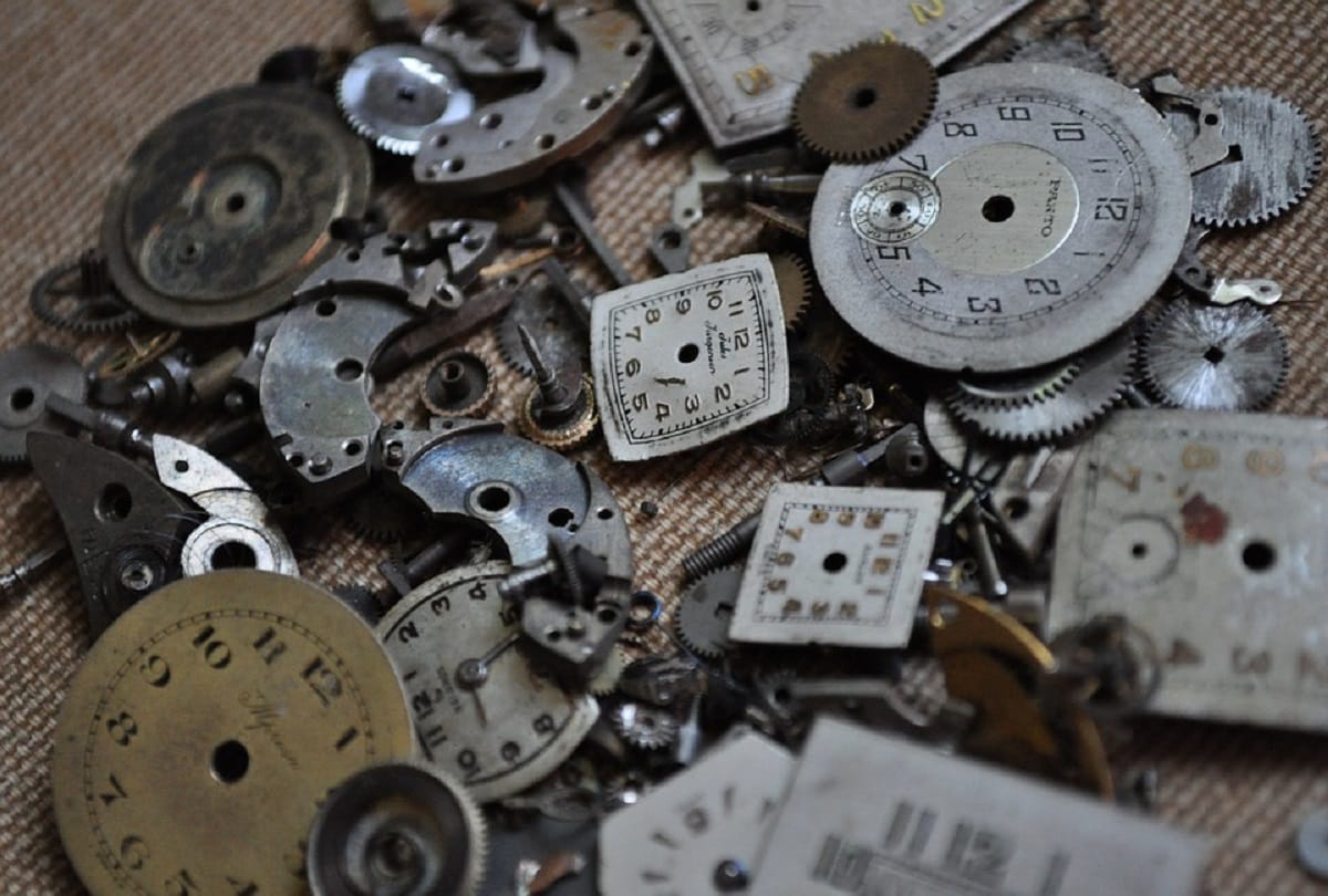 Pomander Watch 1505 is the worlds first watch invented by Peter Henlein