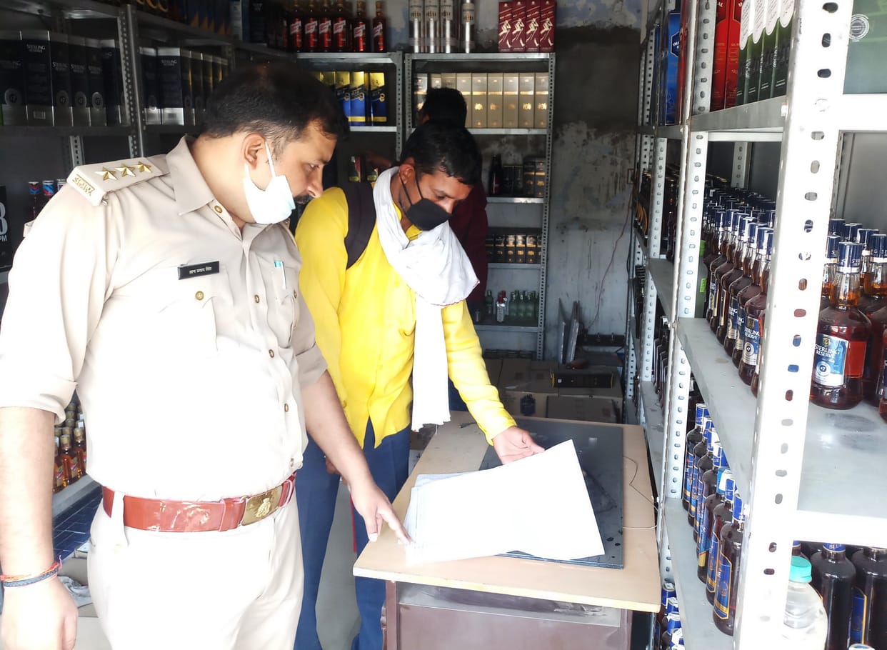 liquor shop sealed in chandauli