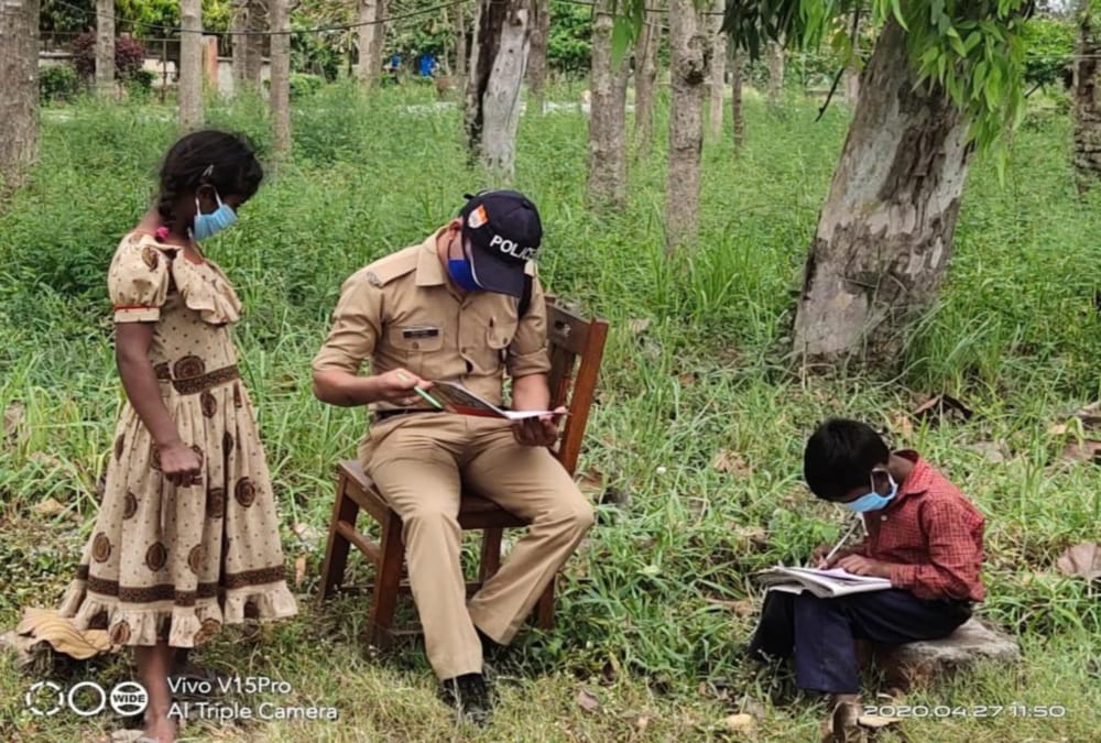 Coronavirus in Uttarakhand: Pac Soldier teaching poor children after duty in quarantine center pantnagar