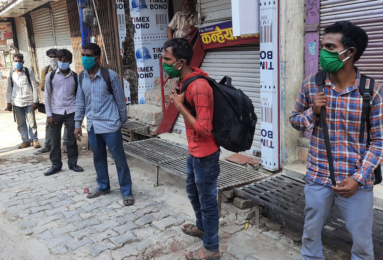 Hungry thirsty laborers arrived at home from Hyderabad, got a checkup done at District Hospital
