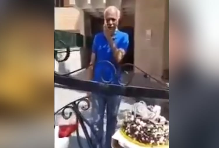 Coronavirus, Unique Birthday Celebration of Old Man by Police During Lockdown