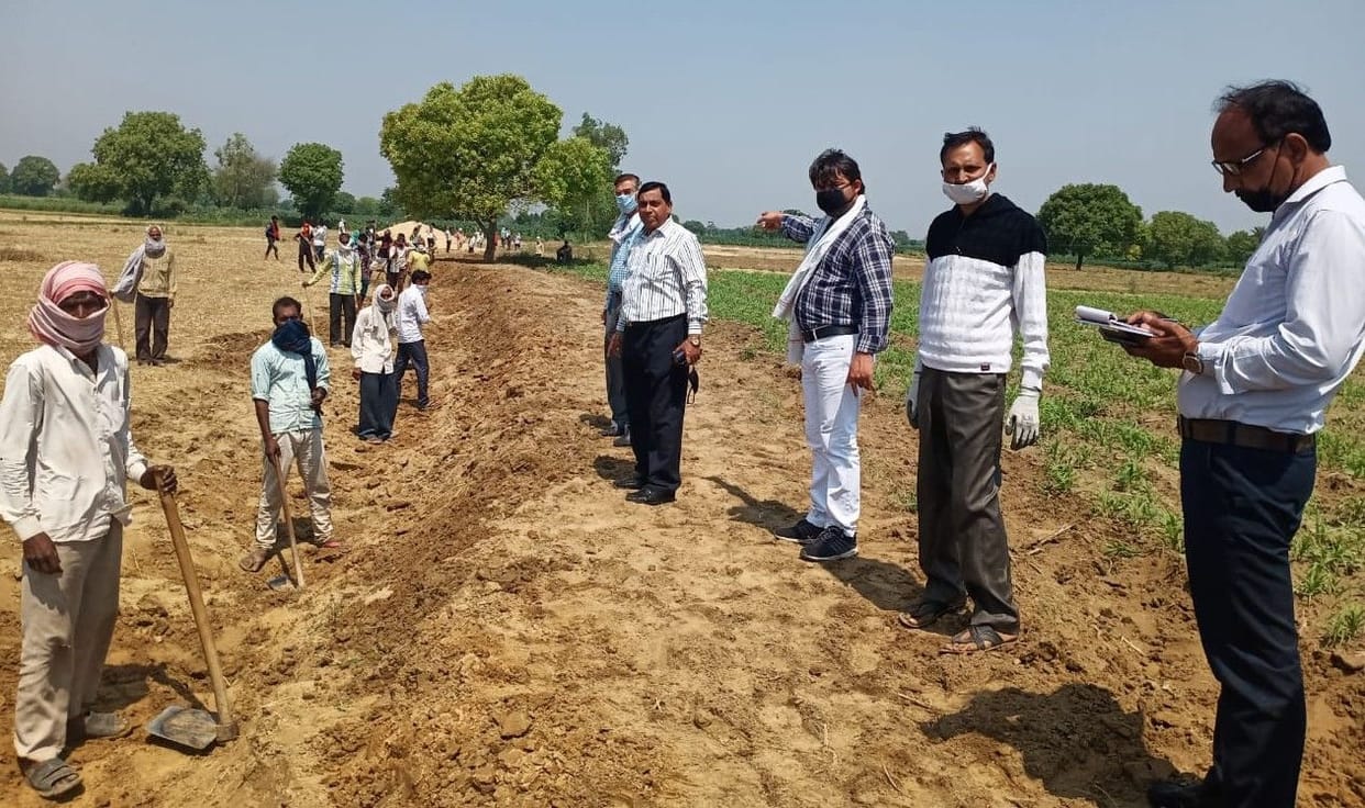 Hathras: DDO tested reality of MNREGA works