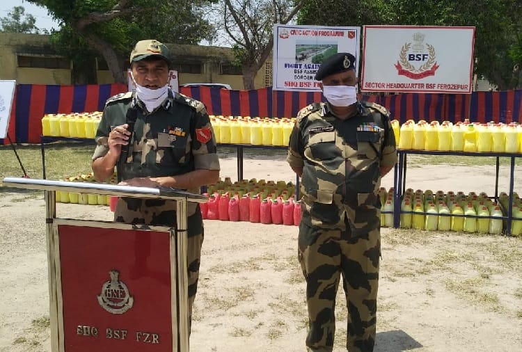 Coronavirus, Lockdown, Curfew, BSF Punjab Distributing Mask to Vaillagers and Farmers