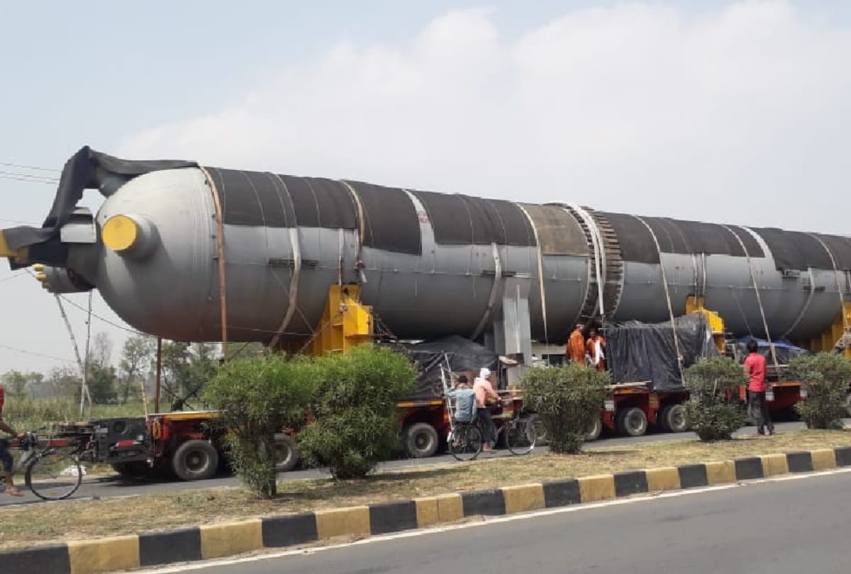 308 wheel trailer moving fertilizer machine in Gorakhpur