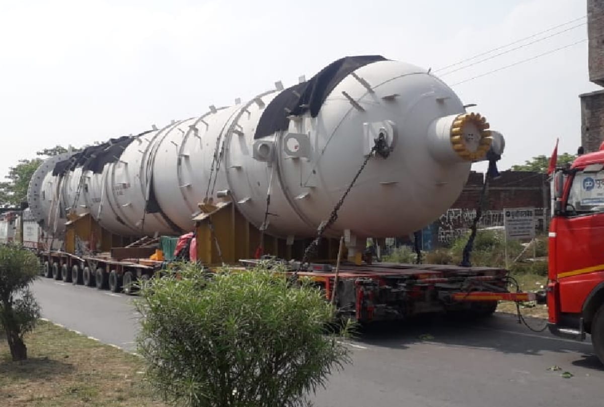 308 wheel trailer moving fertilizer machine in Gorakhpur