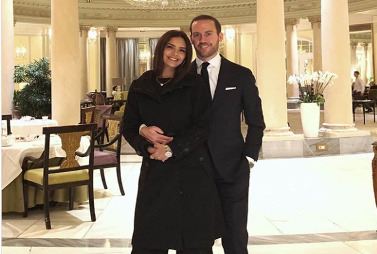 Esha Gupta made her relationship with Spanish boyfriend official by sharing a photo on Instagram