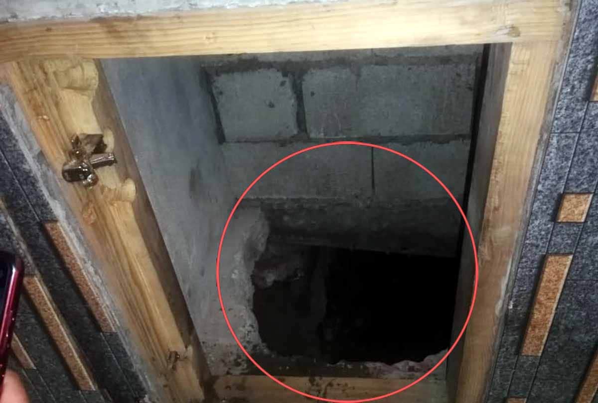 Militants hideout busted in Laroo Kakapora Area Of Pulwama jammu kashmir