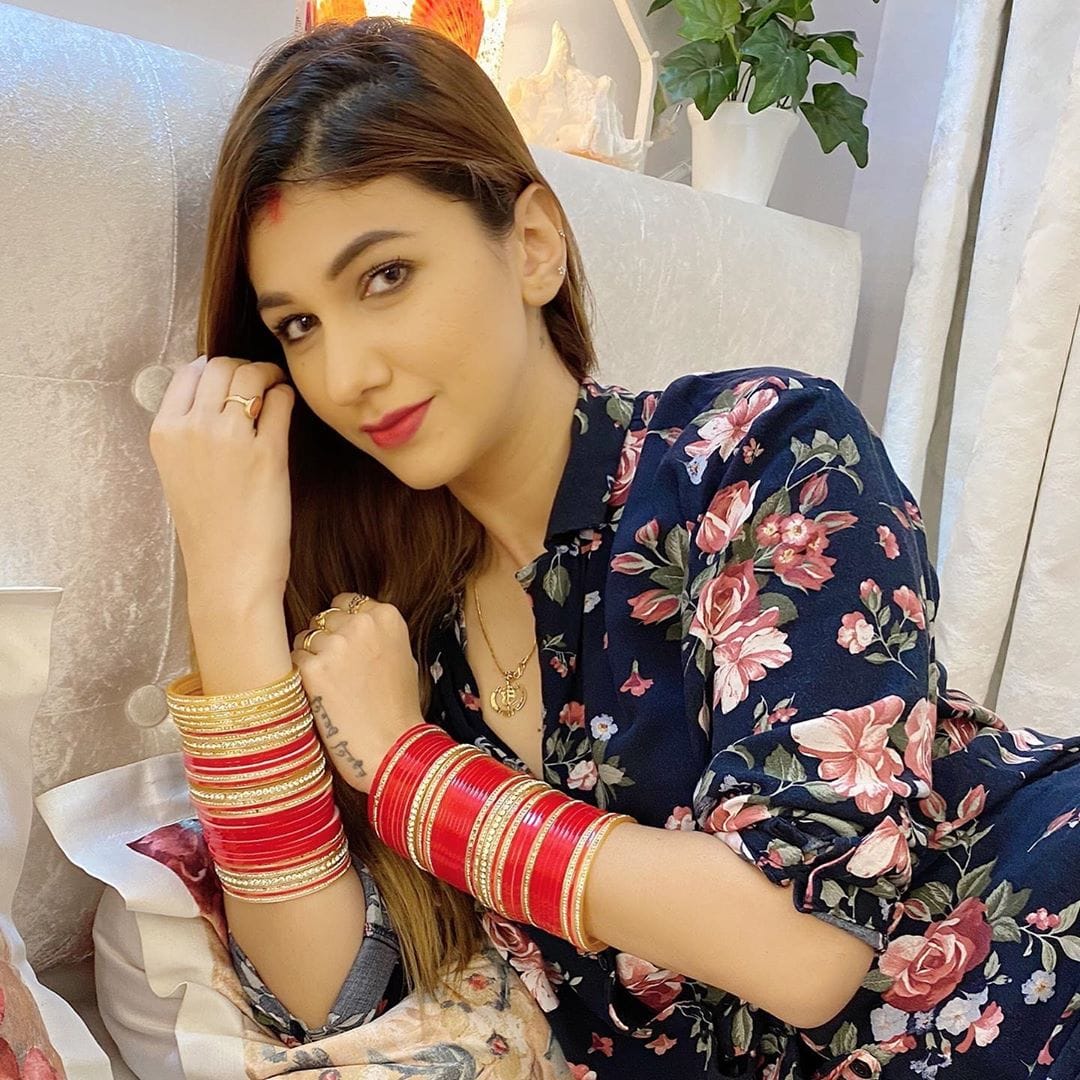 Jasleen Matharu shared her married look on social media fans ask about her marriage