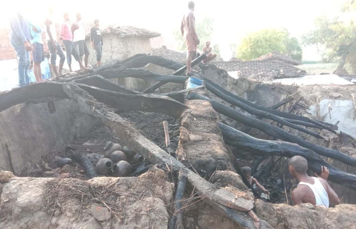 Family burnt by fire in four houses