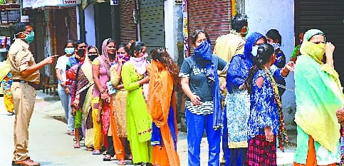 When Subhash Nagar people got independence, they forgot the rules of lockdown