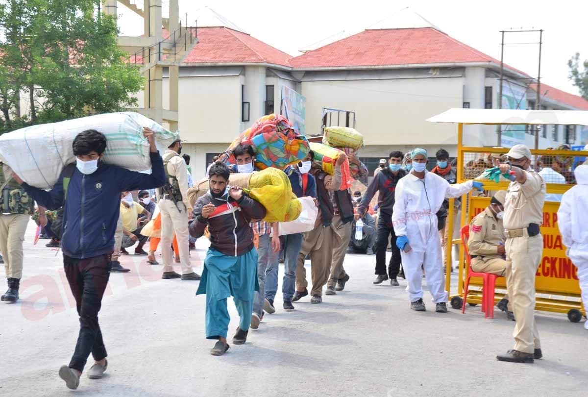 lockdown in Jammu Kashmir (J&K) news in Hindi, People reached to Jammu Kashmir who trapped in Himachal and Punjab due to lockdown