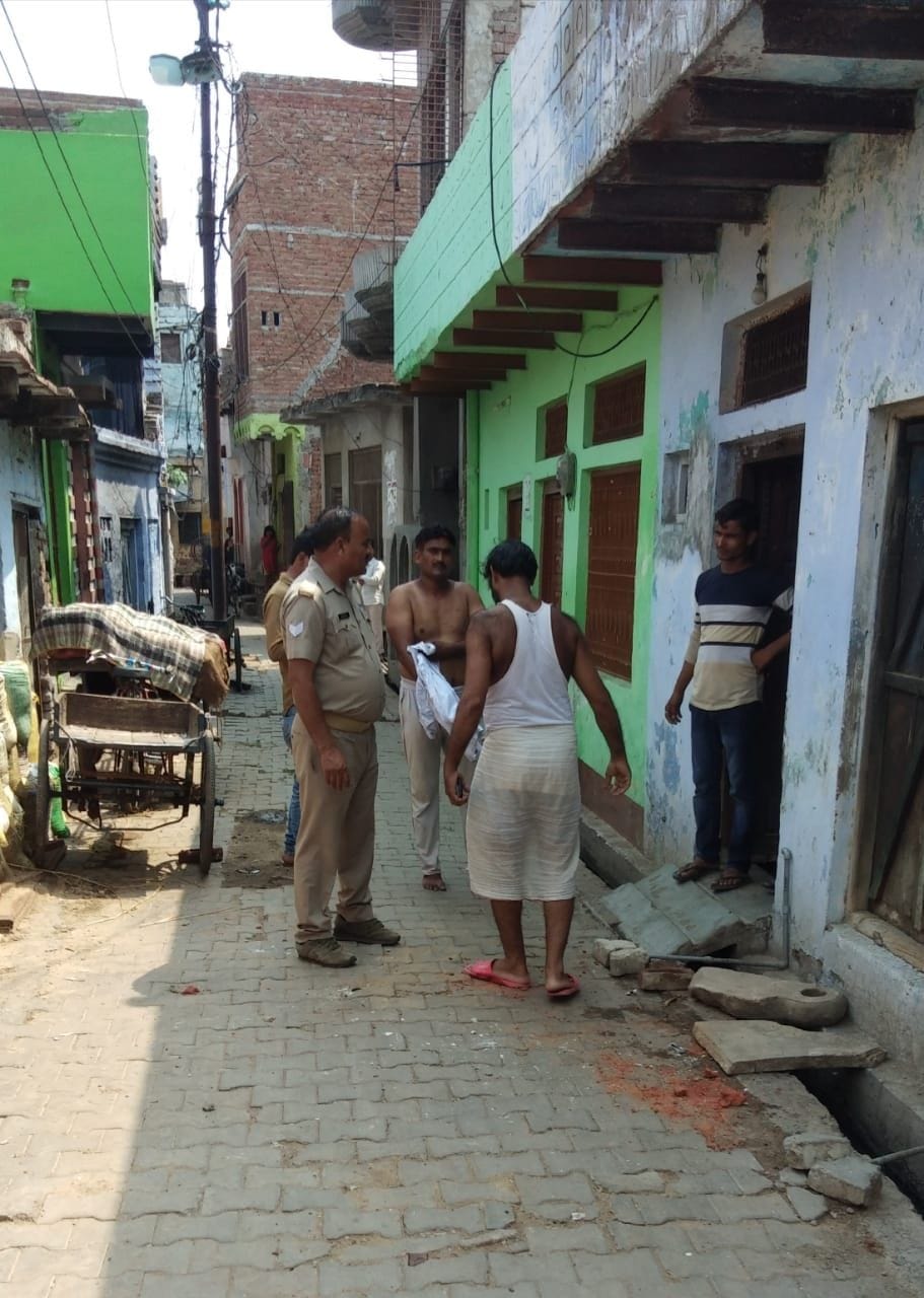 Hathras: Stoned on two sides for refusing to come out of the house in lockdown