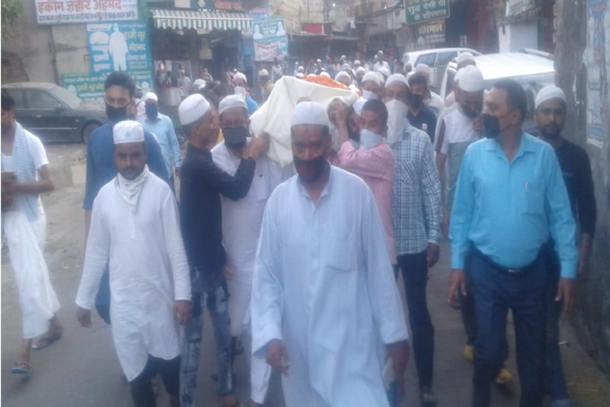 Lockdown Update, Peoples of Muslim society have cremated the dead body after death of a Hindu person in Meerut
