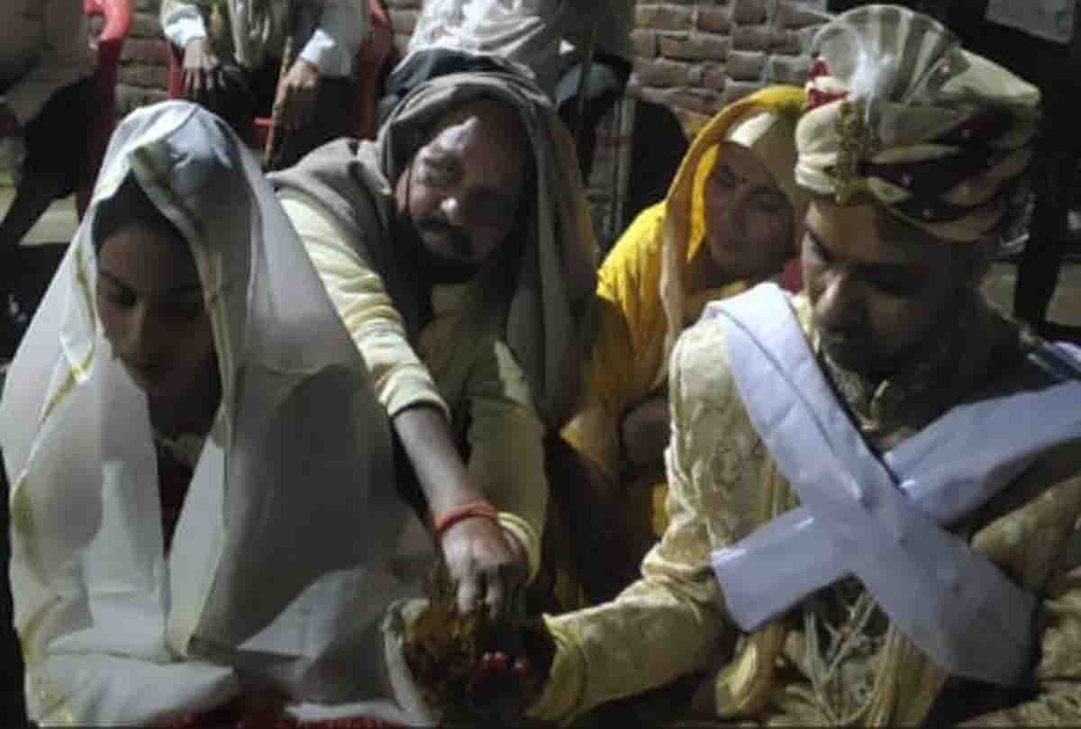 lockdown: The whole village became witness to unique marriage