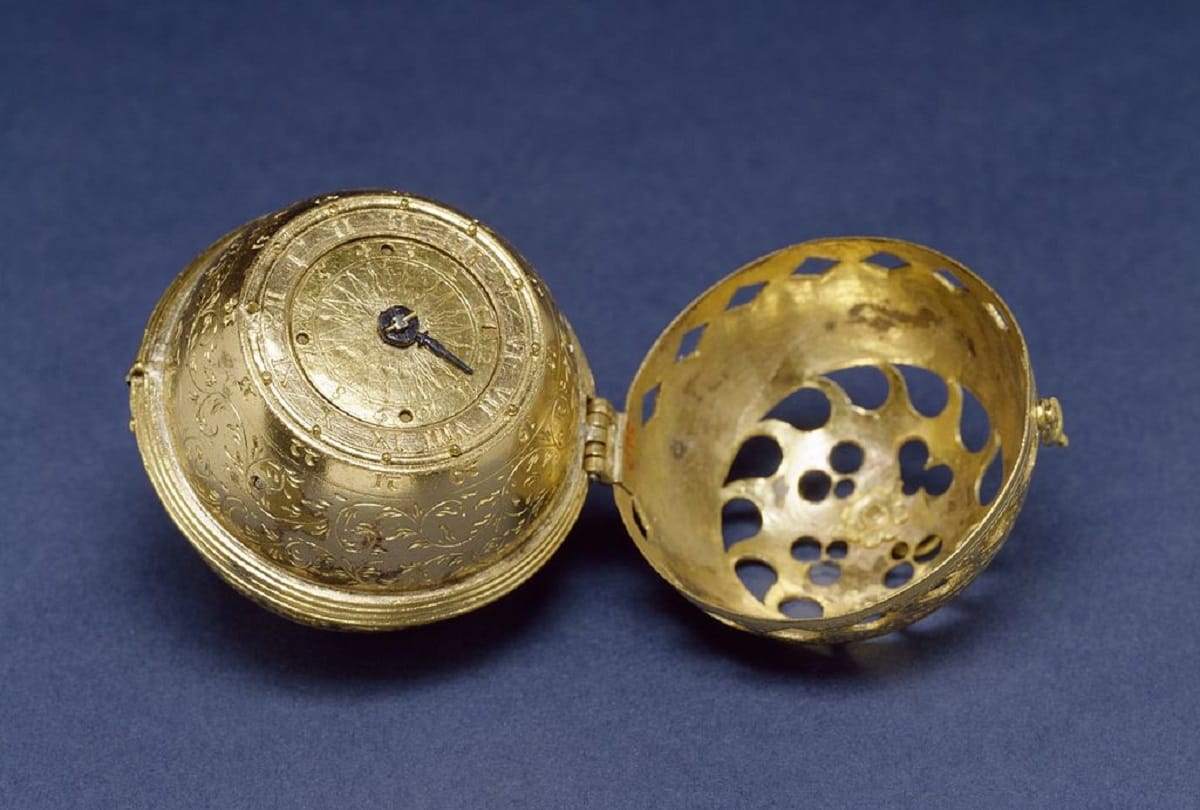 Pomander Watch 1505 is the worlds first watch invented by Peter Henlein