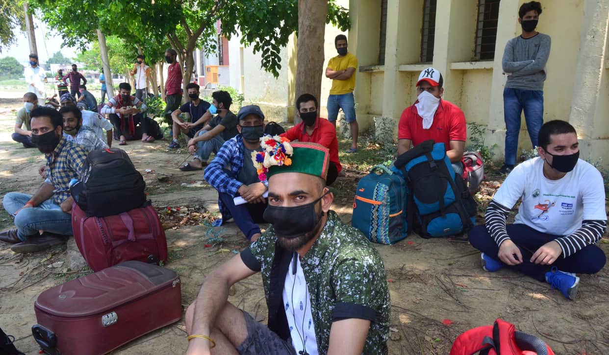 Prayagraj: Students coming for studies will be brought home, buses left at night