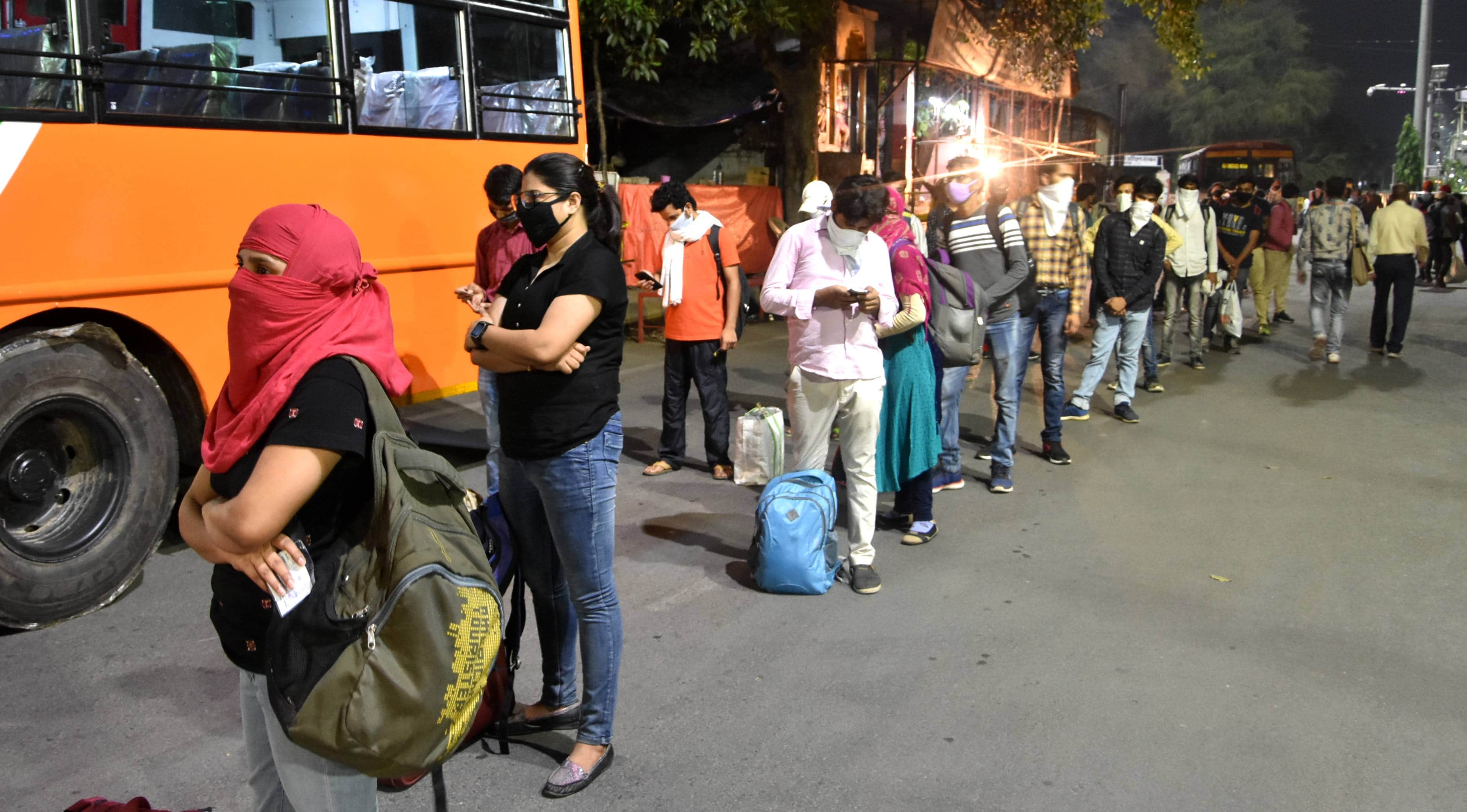 Prayagraj: Students coming for studies will be brought home, buses left at night