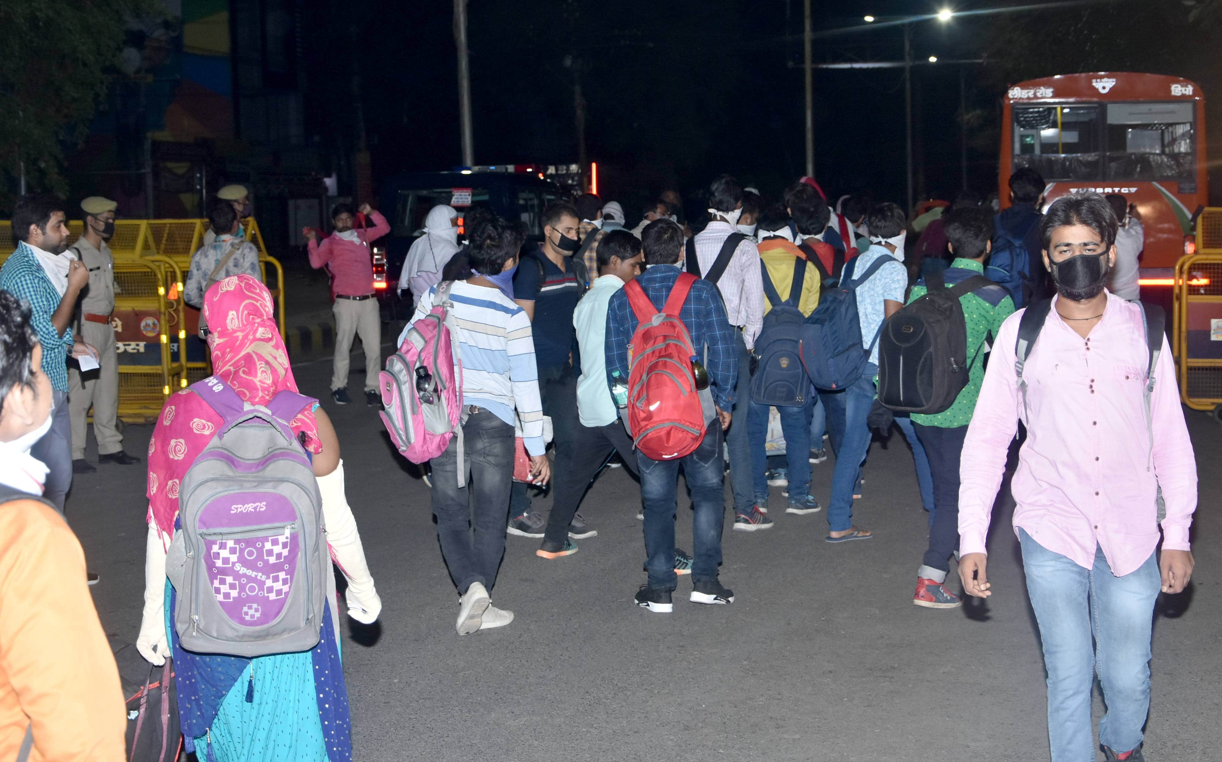 Prayagraj: Students coming for studies will be brought home, buses left at night
