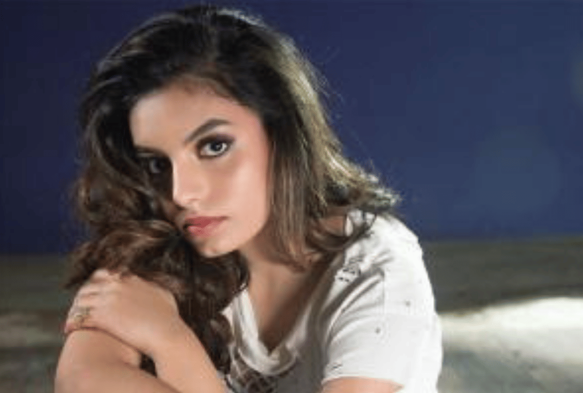 Kumar Sanu daughter Shannon K popular in hollywood and also in bollywood