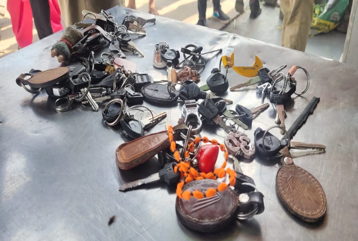 Curfew in Himachal Pradesh (HP) Latest News Updates Today: crowd during Curfew relaxed period, people arrived in vehicles, police seized keys