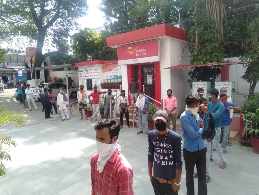 uttarakhand lockdown latest news : bihar labour come to dehradun GPO early morning to open account