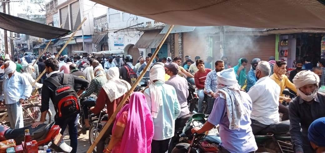 voilation of lockdown in sadabad market