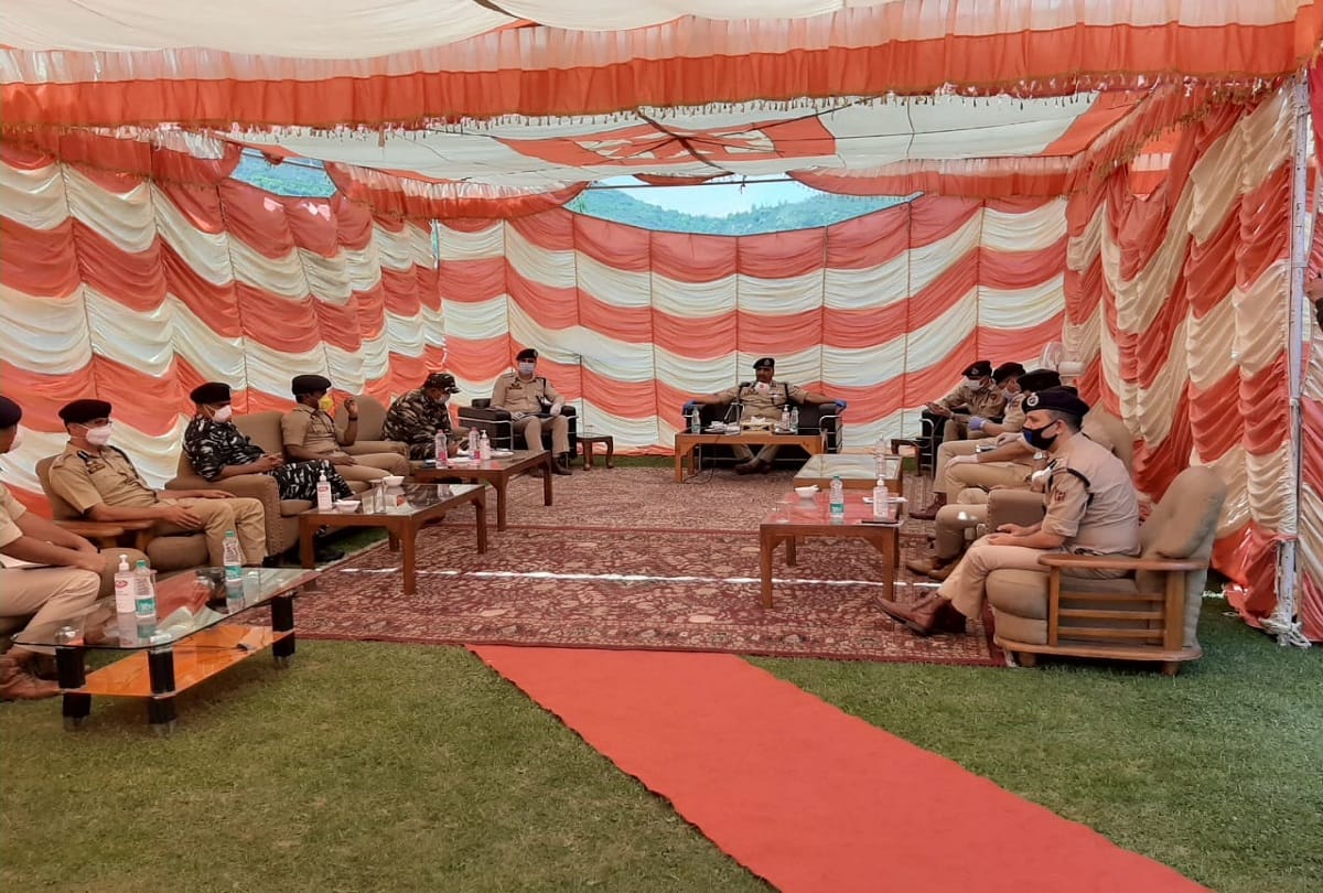 dgp dilbagh singh visits Baramulla Instructions given to officials to stop the spread of corona