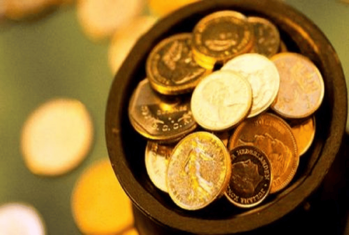 coronavirus lockdown uttar pradesh village children got pot of silver coins during playing cricket